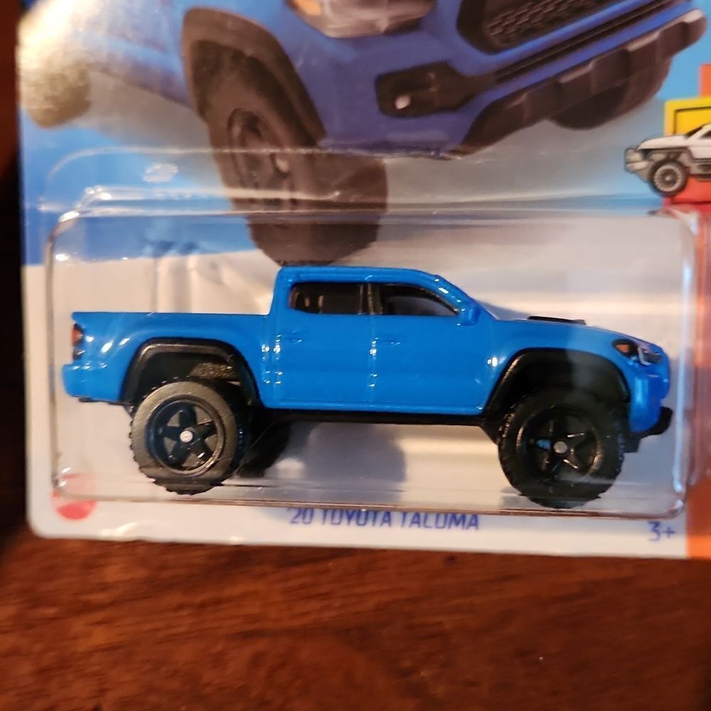 Hot Wheels '20 Toyota Tacoma Truck 2021 NIP